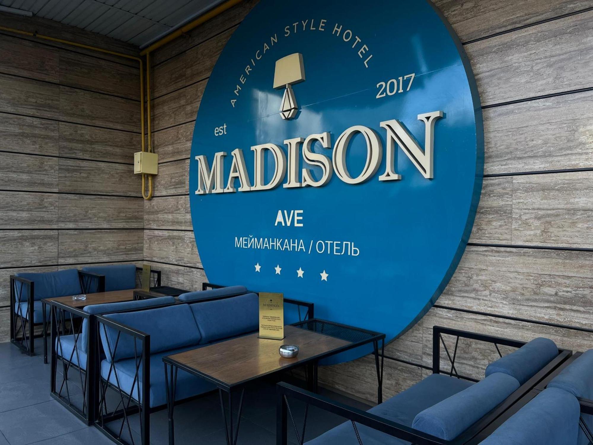 Madison Ave Hotel Bishkek Bagian luar foto