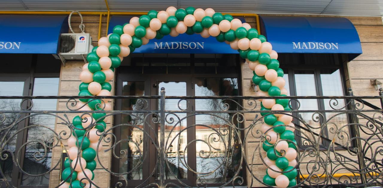 Madison Ave Hotel Bishkek Bagian luar foto