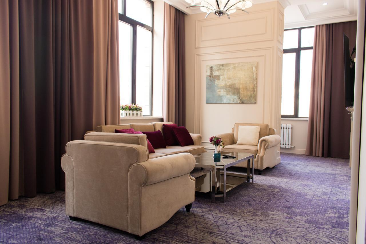 Madison Ave Hotel Bishkek Bagian luar foto