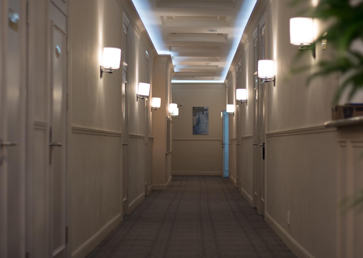 Madison Ave Hotel Bishkek Bagian luar foto