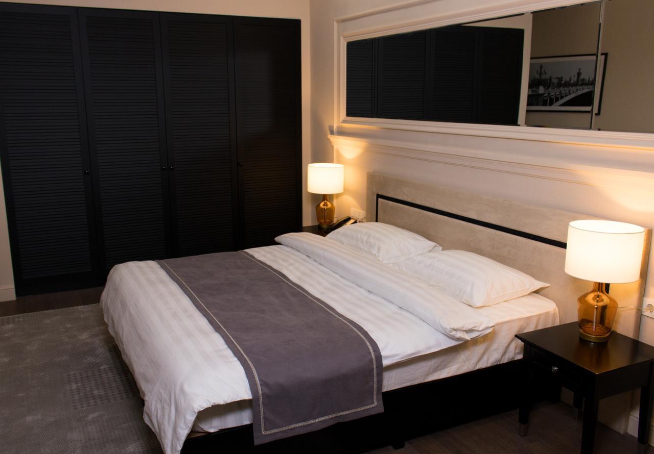 Madison Ave Hotel Bishkek Bagian luar foto