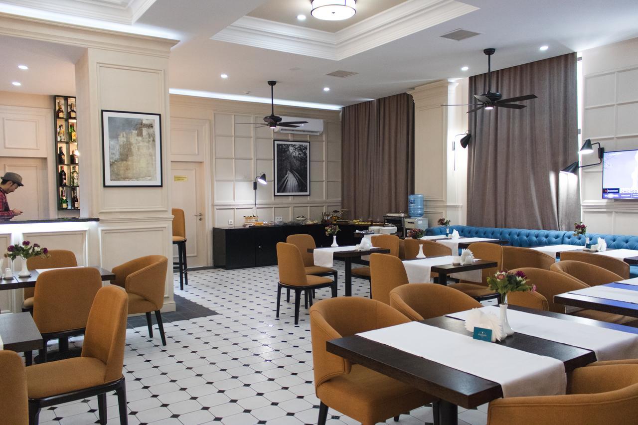 Madison Ave Hotel Bishkek Bagian luar foto