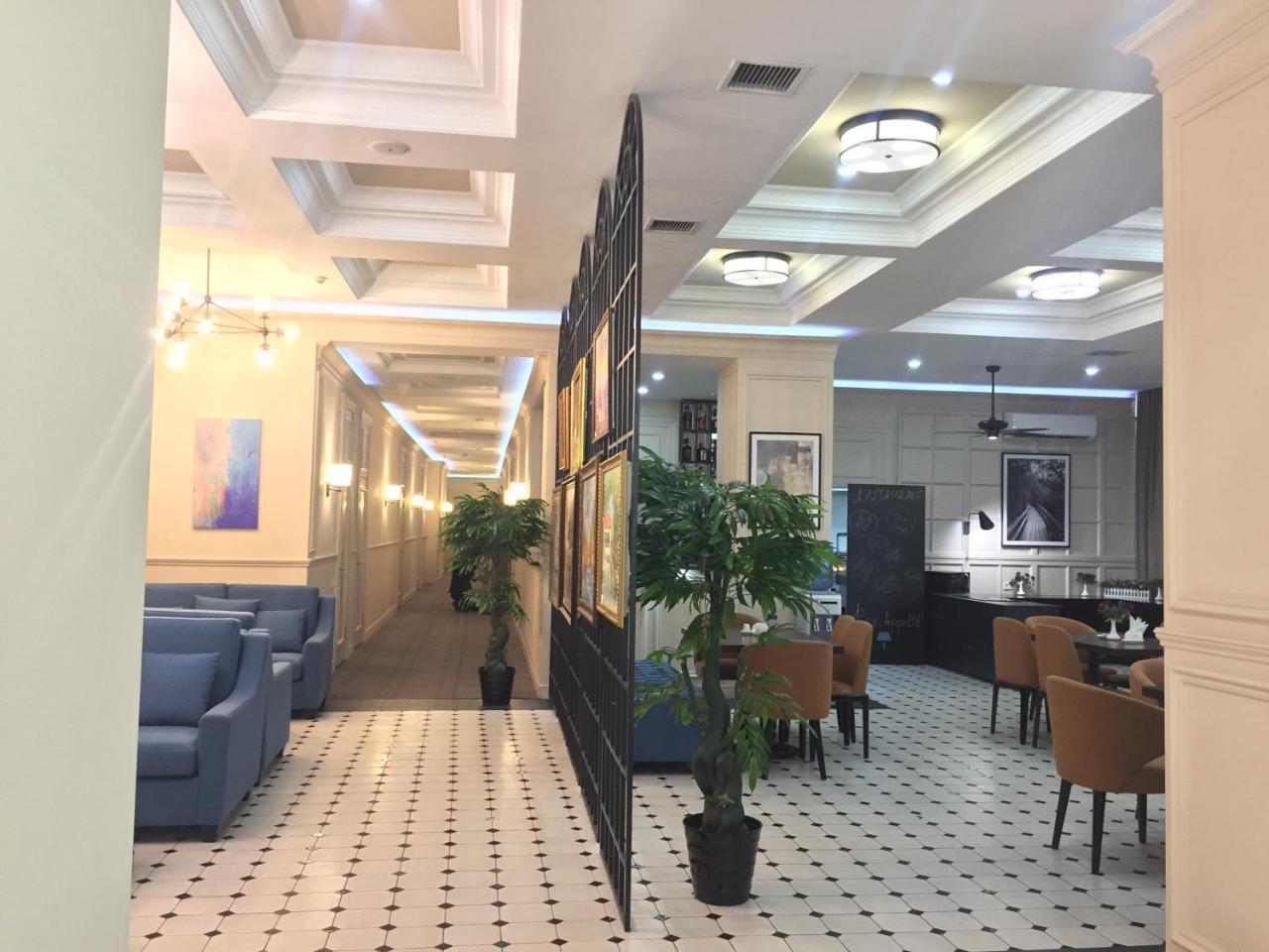 Madison Ave Hotel Bishkek Bagian luar foto