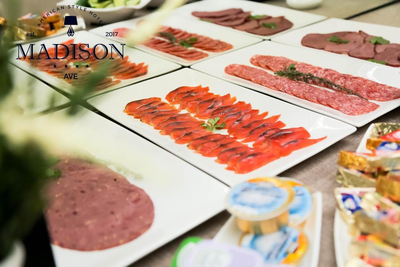 Madison Ave Hotel Bishkek Bagian luar foto