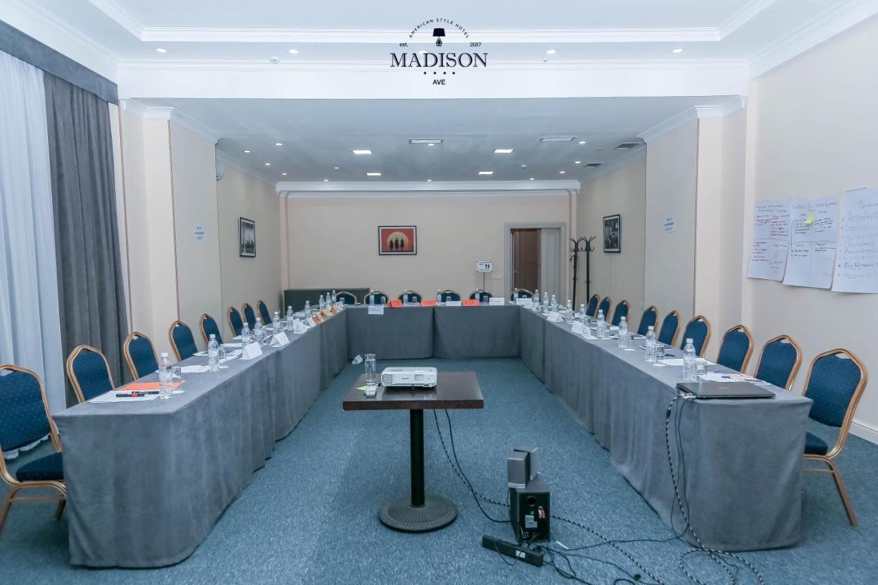 Madison Ave Hotel Bishkek Bagian luar foto